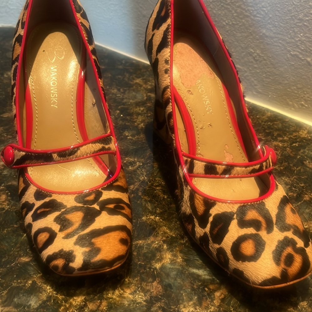 B Makowsky Leopard Print Heels Size 8 - image 2